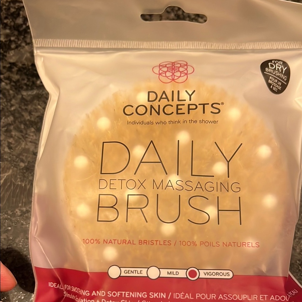 Detox Massaging Brush - Cream